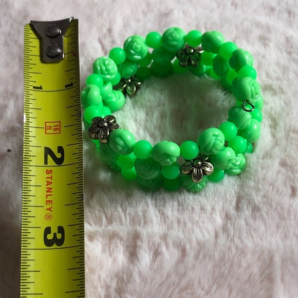 Handmade Green Rose Bracelet - Picture 5 of 5